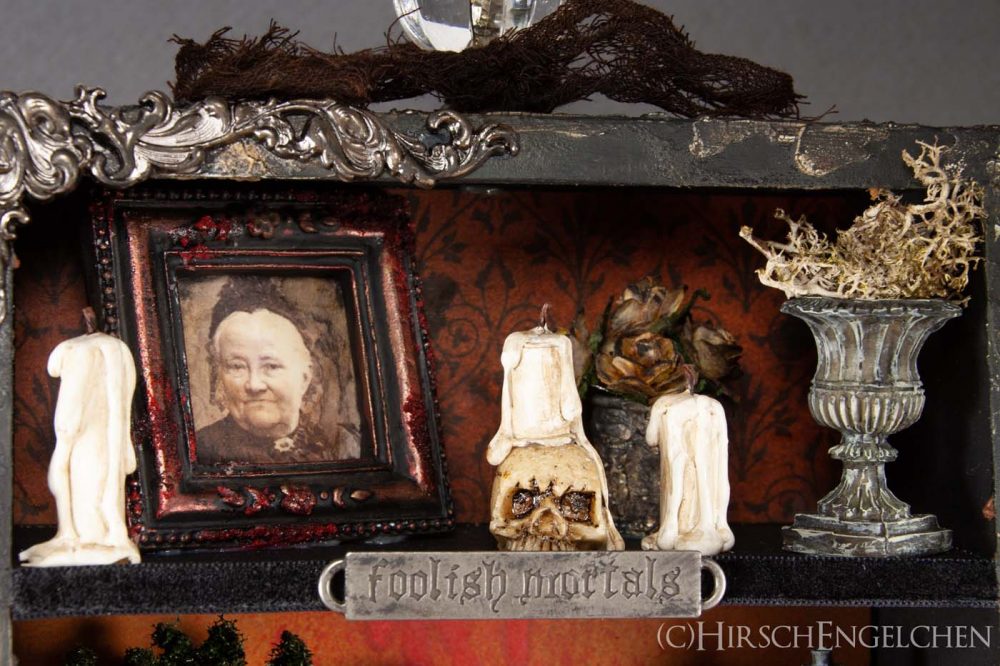 Spooky Halloween Diorama candles