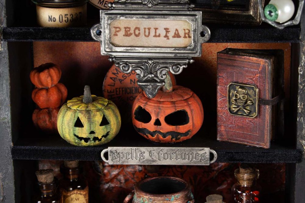Spooky Halloween Diorama Kürbis und Zaubersprüche